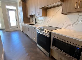 370 Dieppe Dr SW, Calgary, AB T3E 7A6