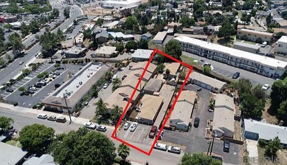 Close to Vista Village!