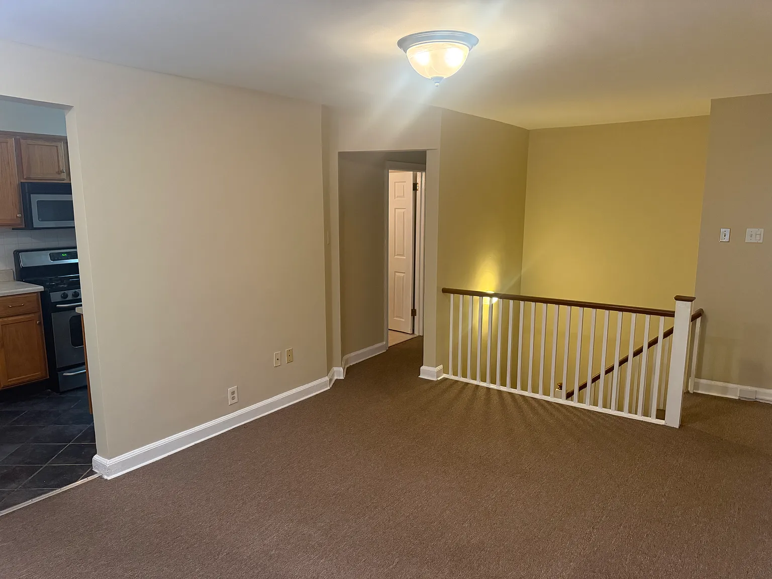 2 bed, 800 sqft, $1,200 — Photo 3