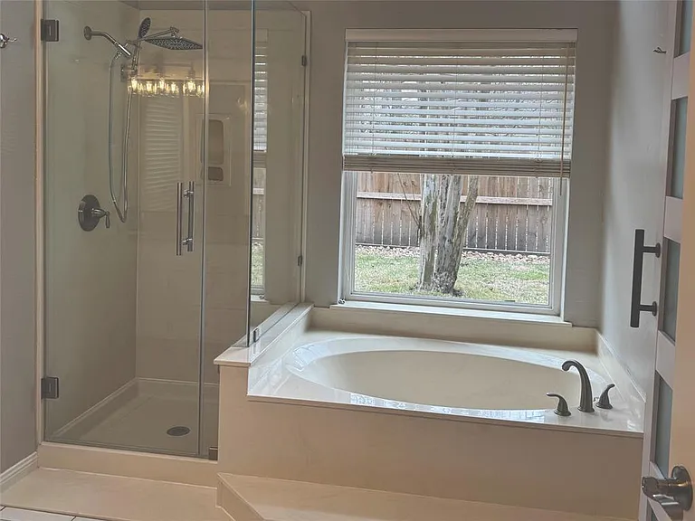 39 Silent Brook Pl — Photo 31
