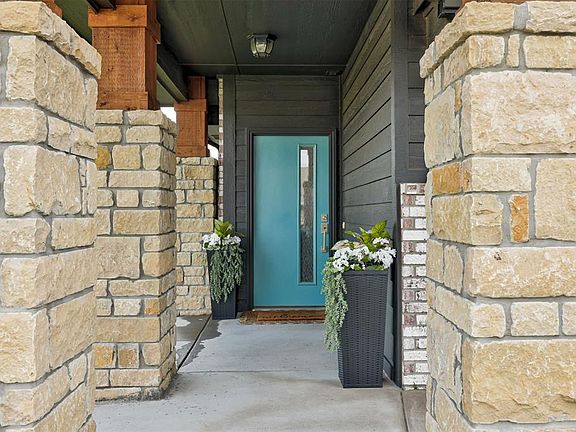5th image of 15924 Flat Hill Ln