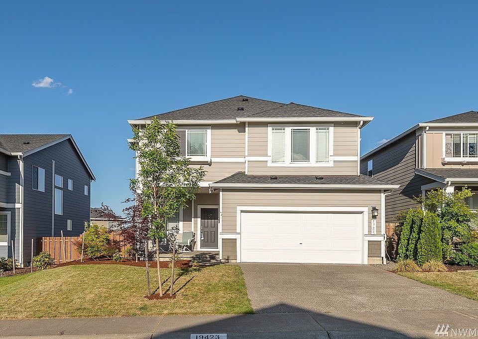 This desirable home features 4 bedrooms, main floor office and upper floor bonus room. Built in 2016.
