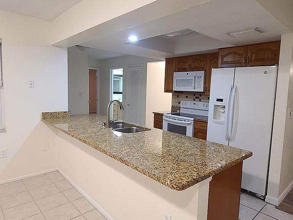 4th image of 3209 Parkway Blvd