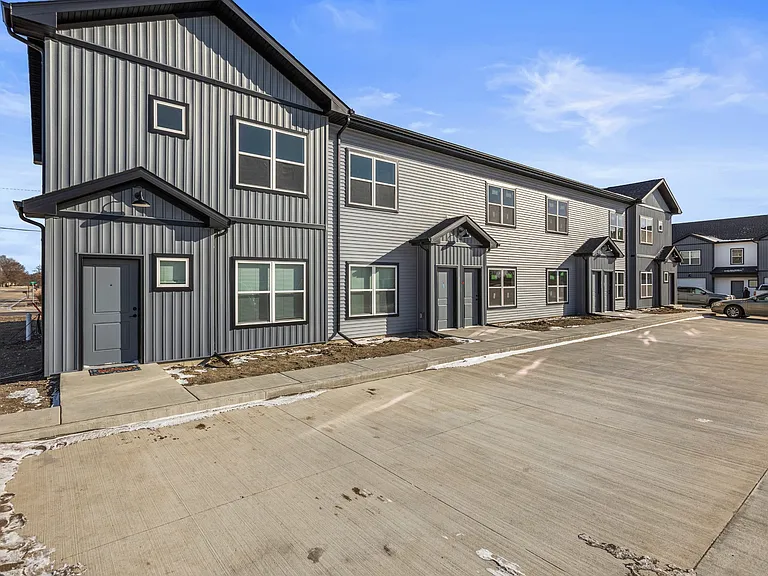 101 Saw Creek Dr — Photo 1