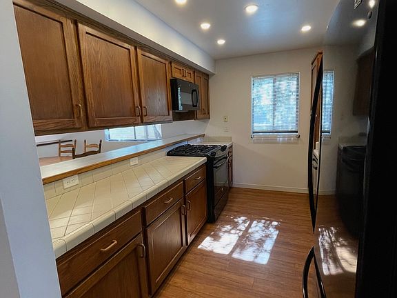 2nd image of 2104 Loomis St