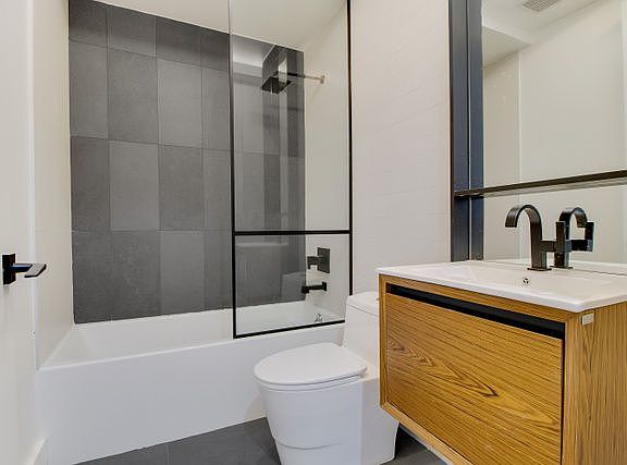 5th image of 195 Sullivan Pl APT 1A