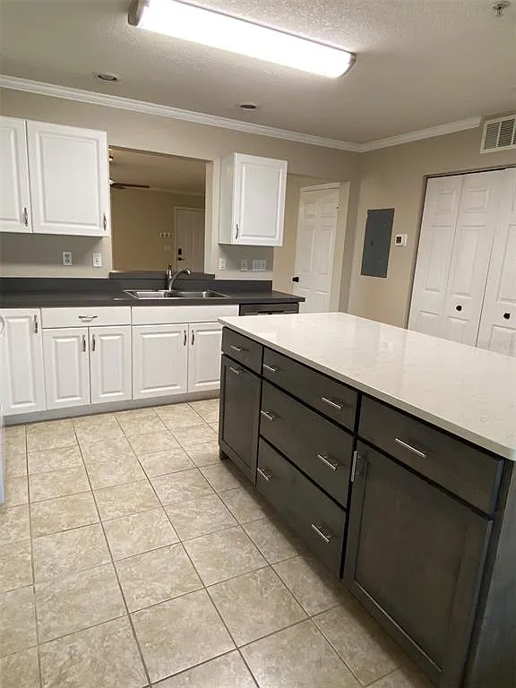 3 bed, 2.5 bath, 1420 sqft, $2,000 — Photo 4