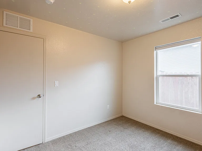 143 E Rose Lake Dr — Photo 37