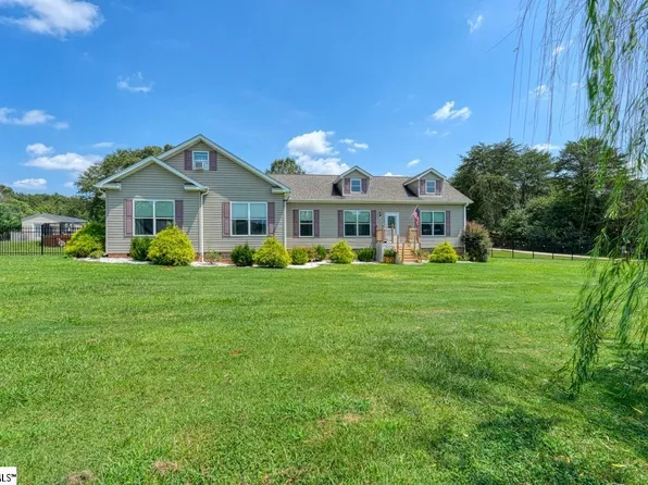 110 White Rd, Wellford, SC 29385