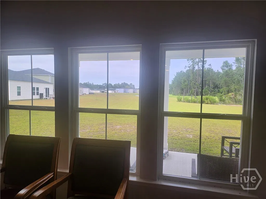 5 bed, 3.5 bath, 2407 sqft, $3,300 — Photo 4