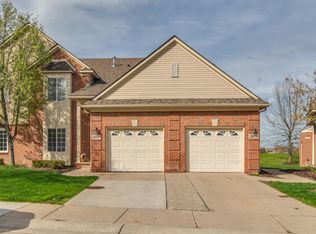 29571 Woodpark Cir, Warren, MI 48092