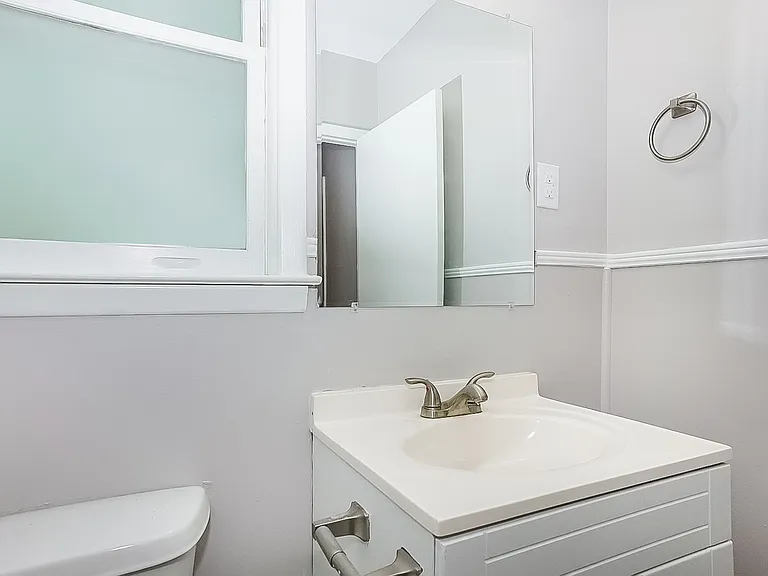 741998_024_main_bathroom_12993512.jpg