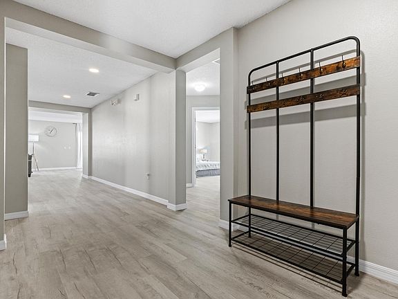4th image of 326 Elderberry Dr
