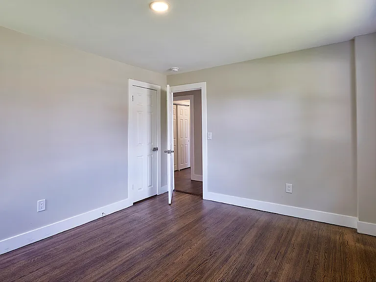 1038 E Mount Pleasant Ave — Photo 9