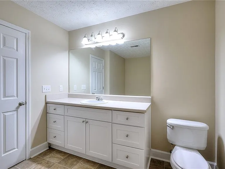 453 Tara Commons Cir — Photo 3