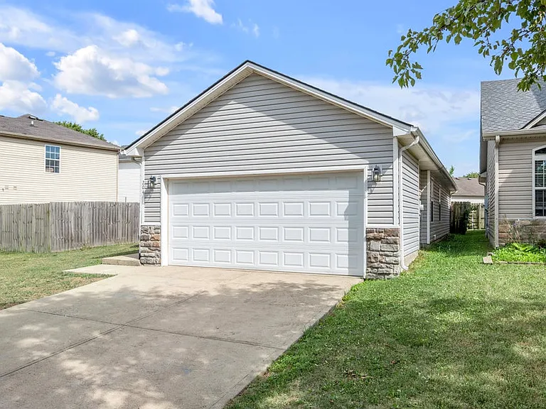 204 Lucille Dr — Photo 5