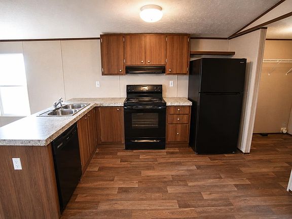 5th image of 21 Nogal St