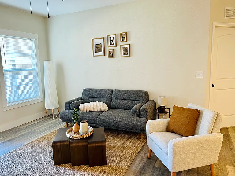 1787 E Laurel Rd #1-16 — Photo 3