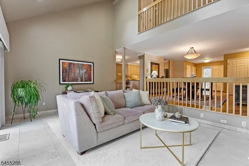 3 bed, 2.5 bath, $5,000 — Photo 4