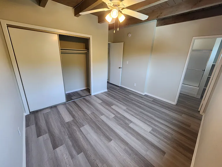 15043 Victory Blvd #11 — Photo 14
