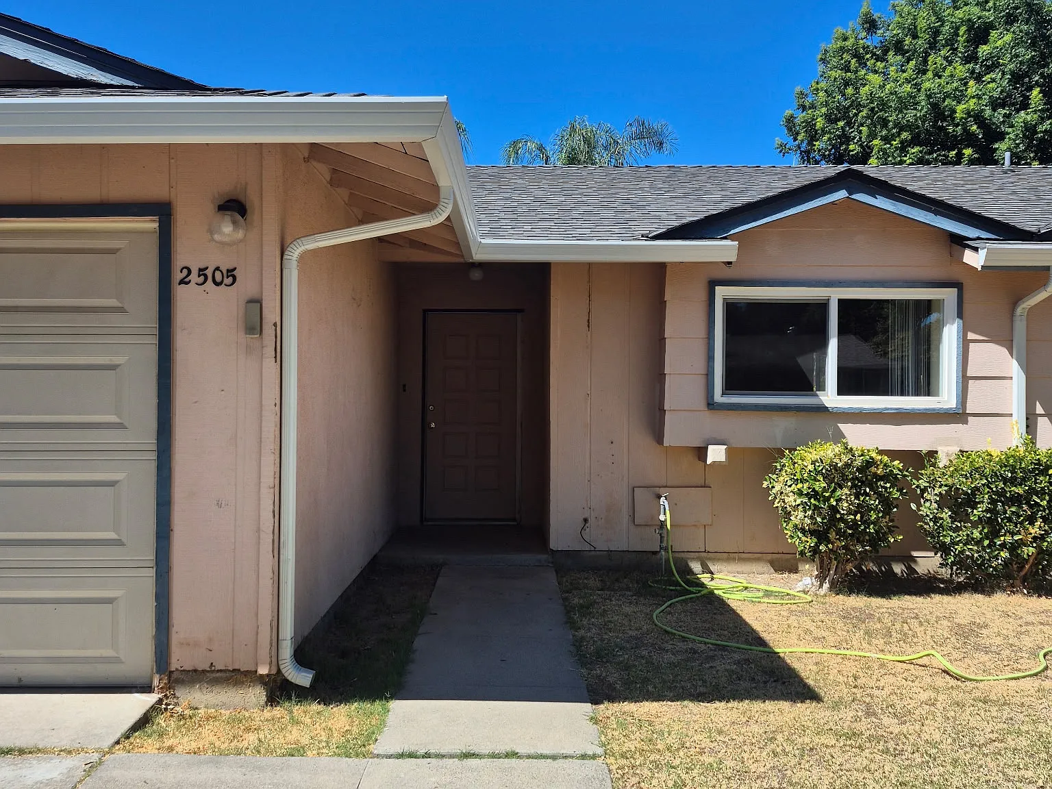 3 bed, 1030 sqft, $2,000 — Photo 2