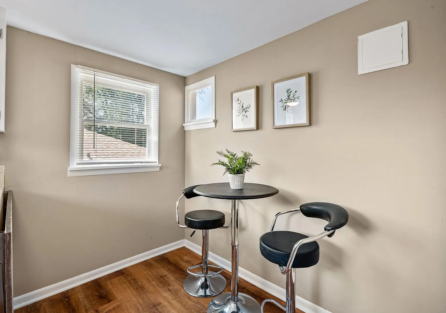 Spacious 2 Bedroom, 2 Bath in Lakewood! **Move-In Special** — Photo 3