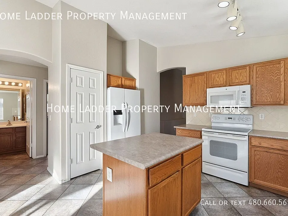 1822 S 156th Ave