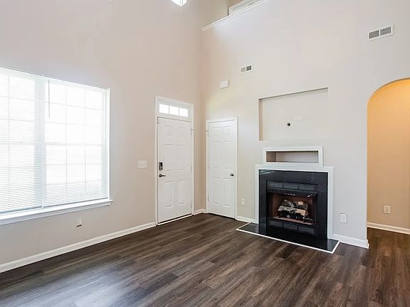 2nd image of 3036 Knightsbridge Ln
