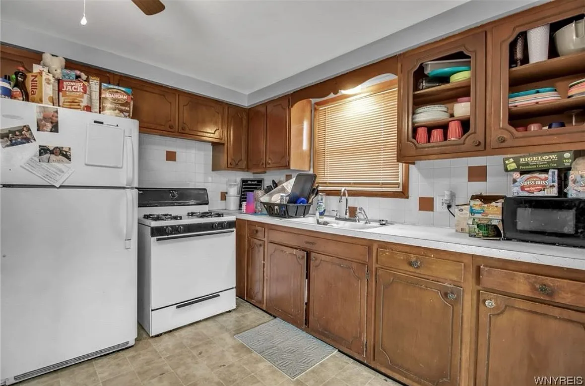 Fairelm Ln, Cheektowaga — Photo 4