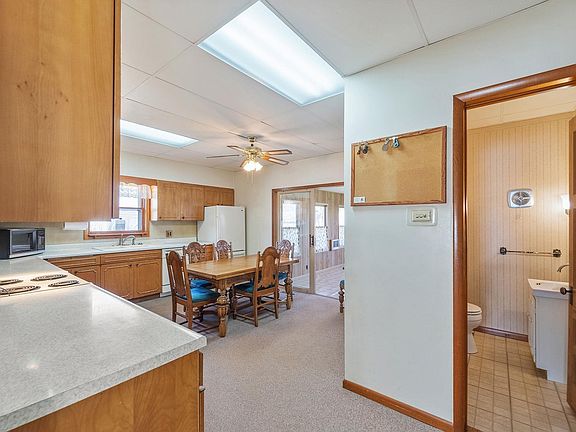 2nd image of 806 7th St