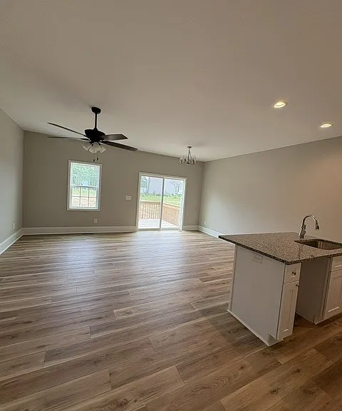 402 Caddie Ct — Photo 2
