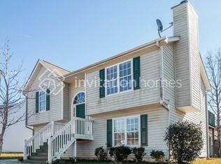 1069 Meadow Glen Cir, Fairburn, GA 30213