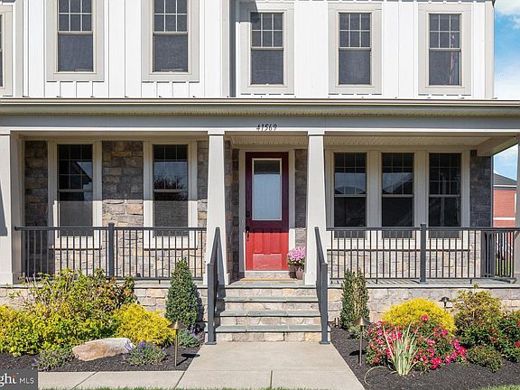 2nd image of 41569 White Yarrow Ct