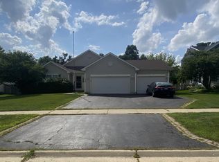758 N Overlook Trl, Round Lake, IL 60073