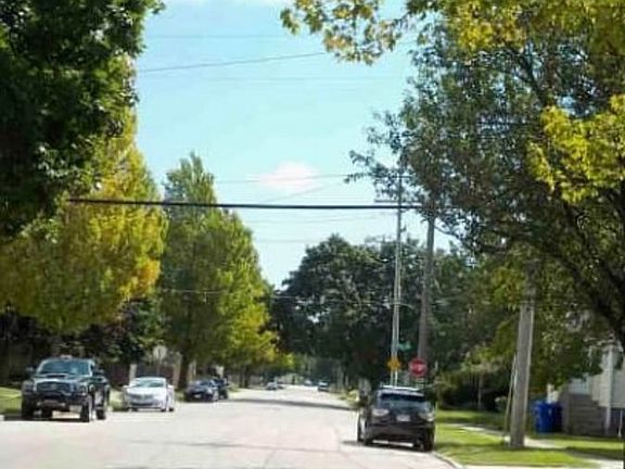 Exterior Neighborhood (street photo)
