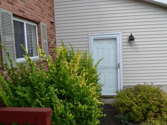 2nd image of 9608B Missouri St