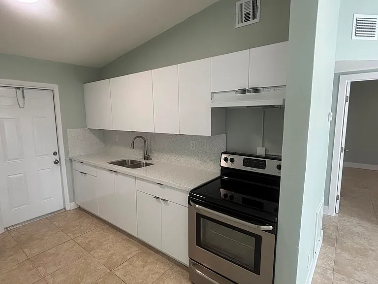 2911 NW 11th Pl #2 — Photo 5