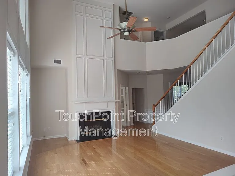 10804 Fountaingrove Dr — Photo 2