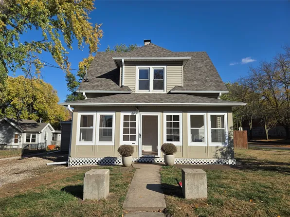 3201 E 12th St, Des Moines, IA 50316