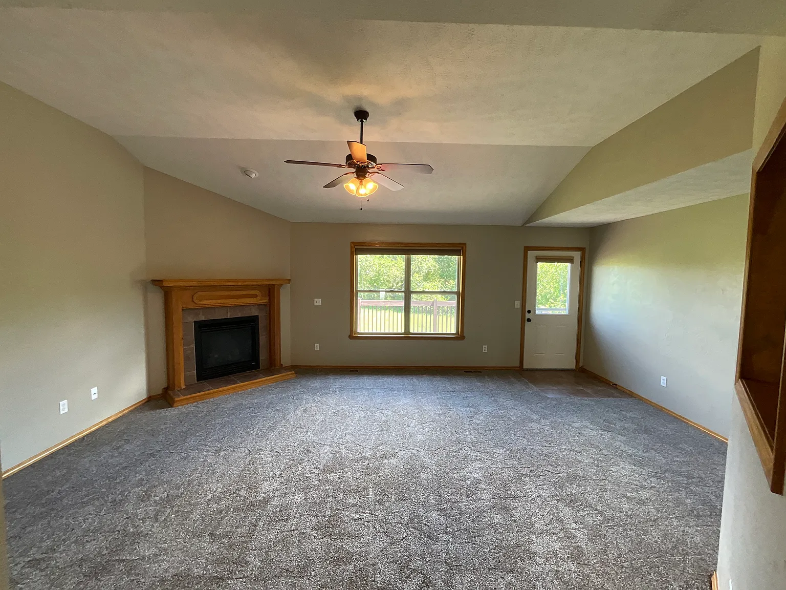 3 bed, 1460 sqft, $1,595 — Photo 3