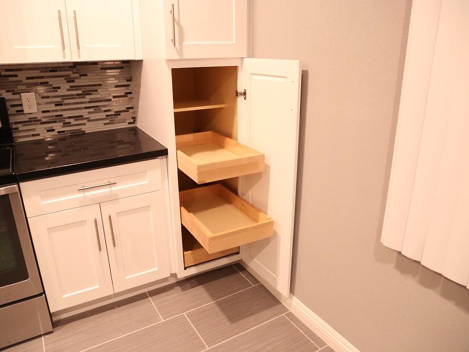 1st image of 518 S 11th St