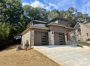 1243 10th Street Pl NW, Hickory, NC 28601