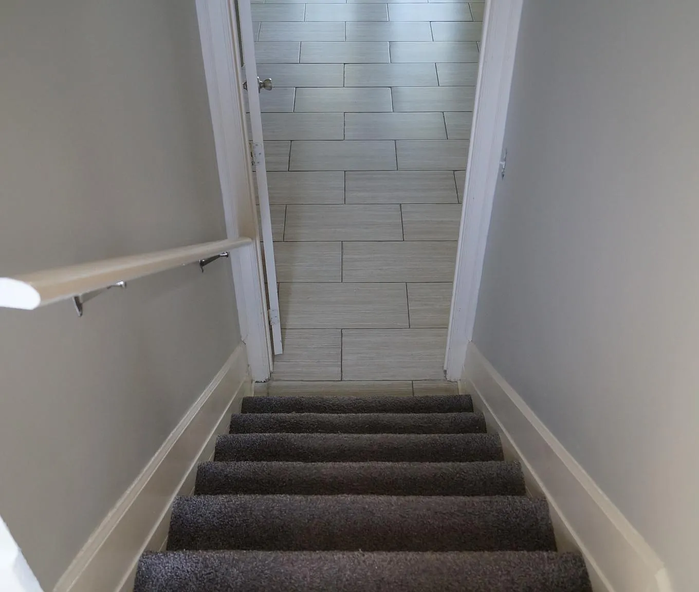 979 Jairus Dr — Photo 2