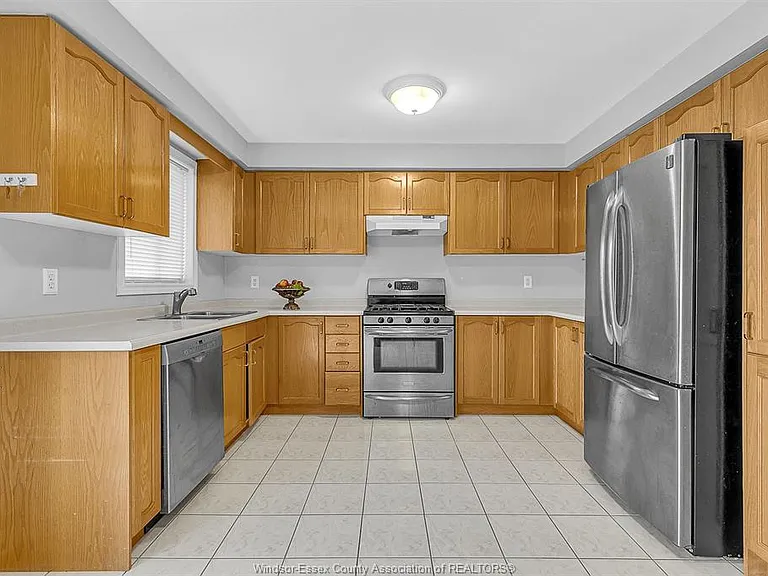 3114 Fletcher Cres — Photo 11