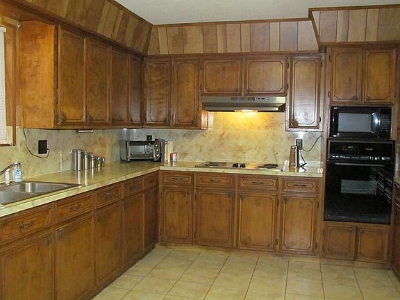 3rd image of 13015 Maplewood Ln