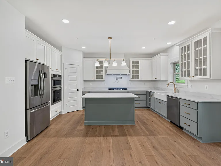1490 Thurston Rd — Photo 13