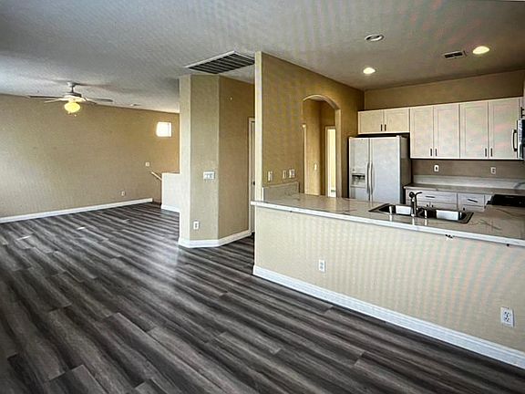 2nd image of 1046 Sweeping Vine Ave