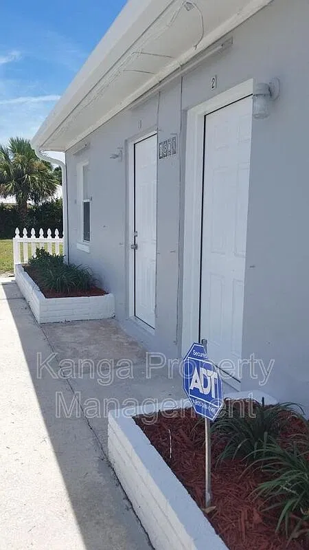 Studio, 1.0 bath, 450 sqft, $1,375 — Photo 2
