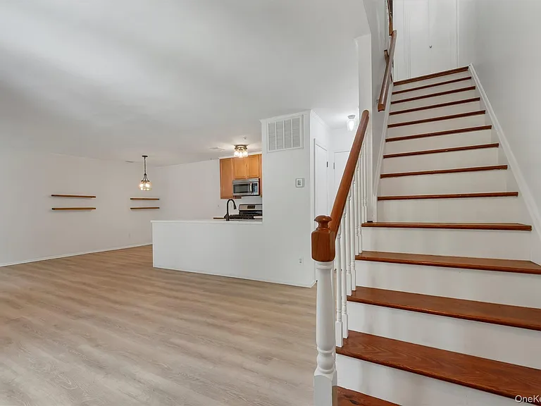 48 Homestead Village Dr — Photo 5
