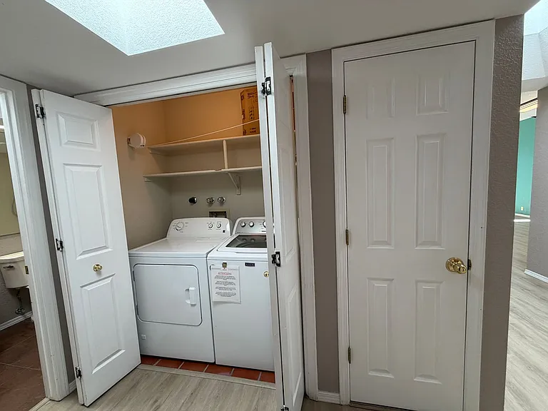 7924 Woodridge Dr NE — Photo 21